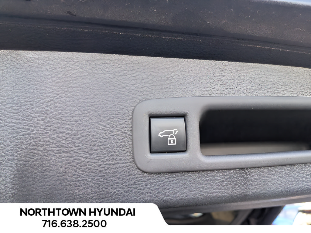 Used 2026 Toyota Sienna XLE FWD image 36