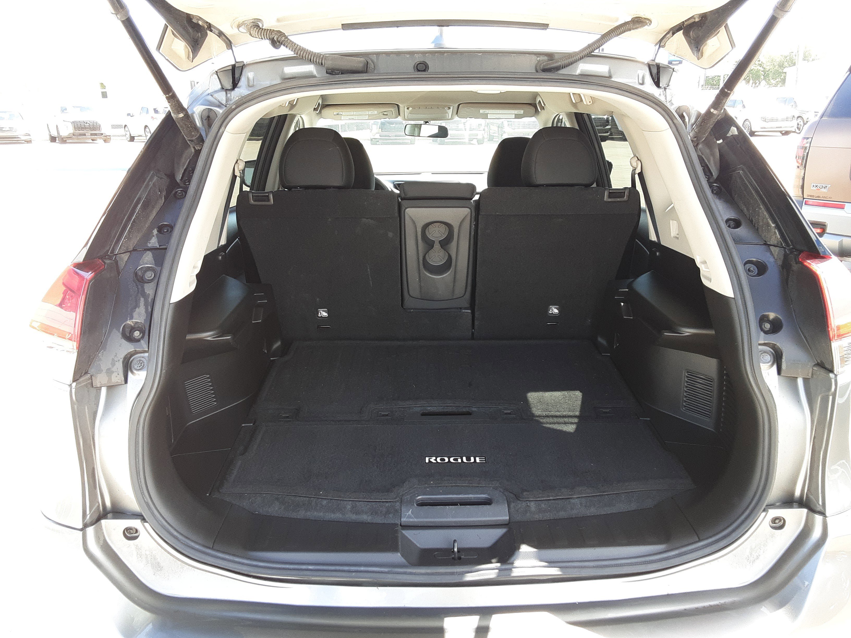 Used 2018 Nissan Rogue SV image 13