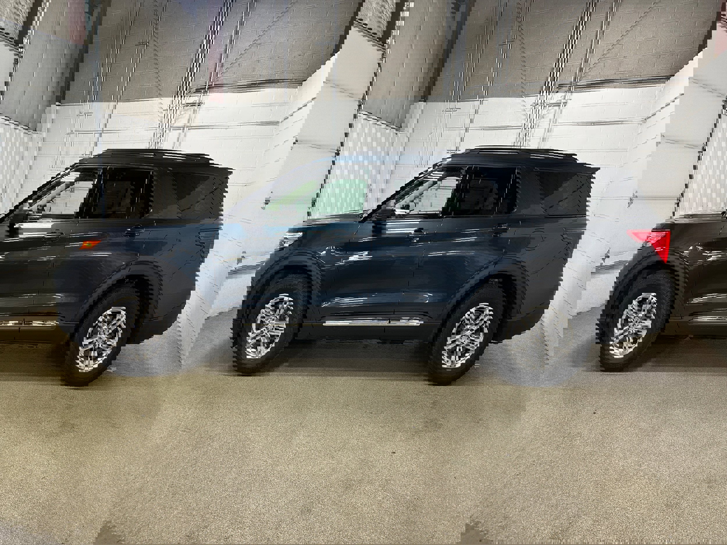 Certified 2023 Ford Explorer XLT w/ Equipment Group 202A image 4