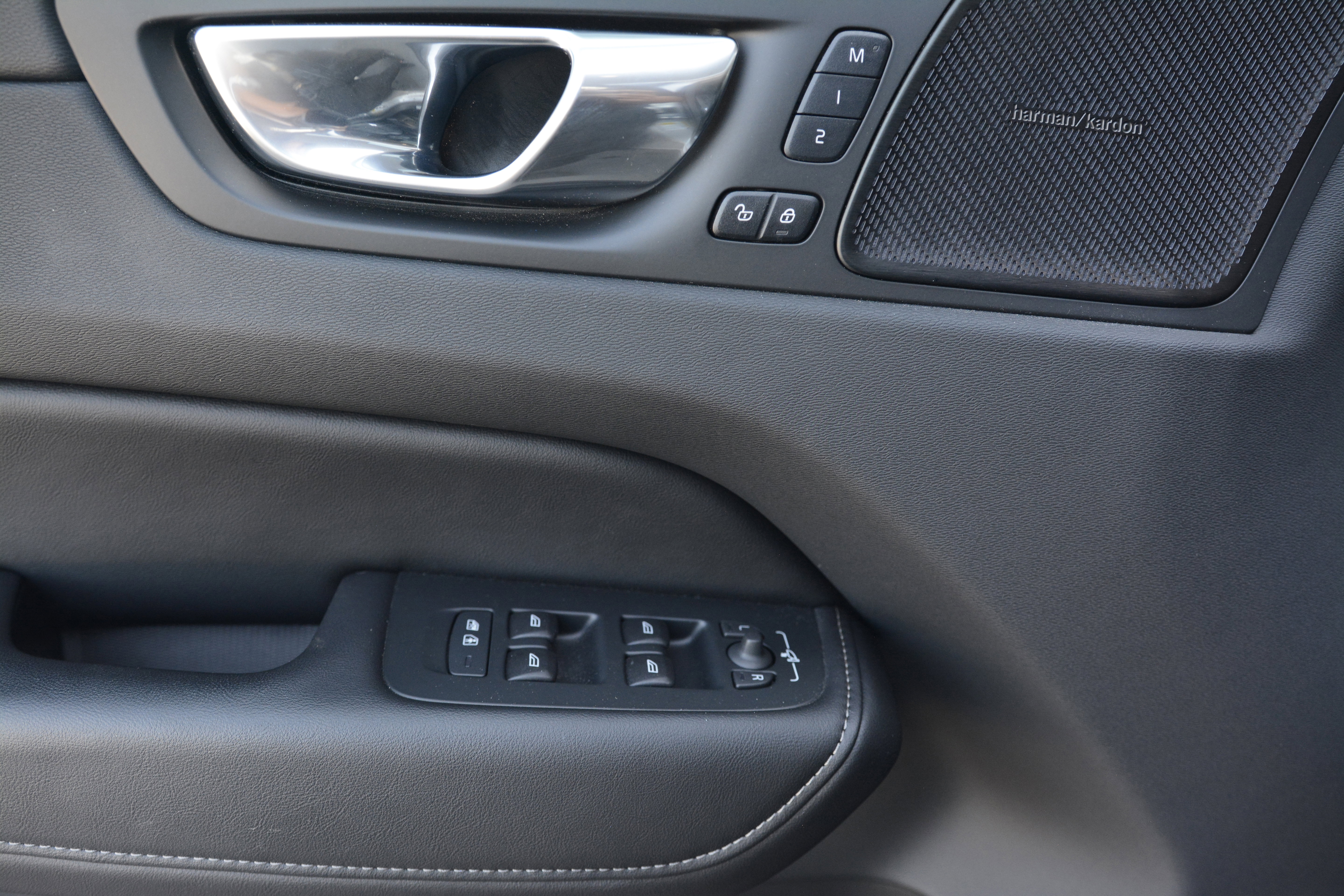 Used 2023 Volvo XC60 T8 Ultimate image 15