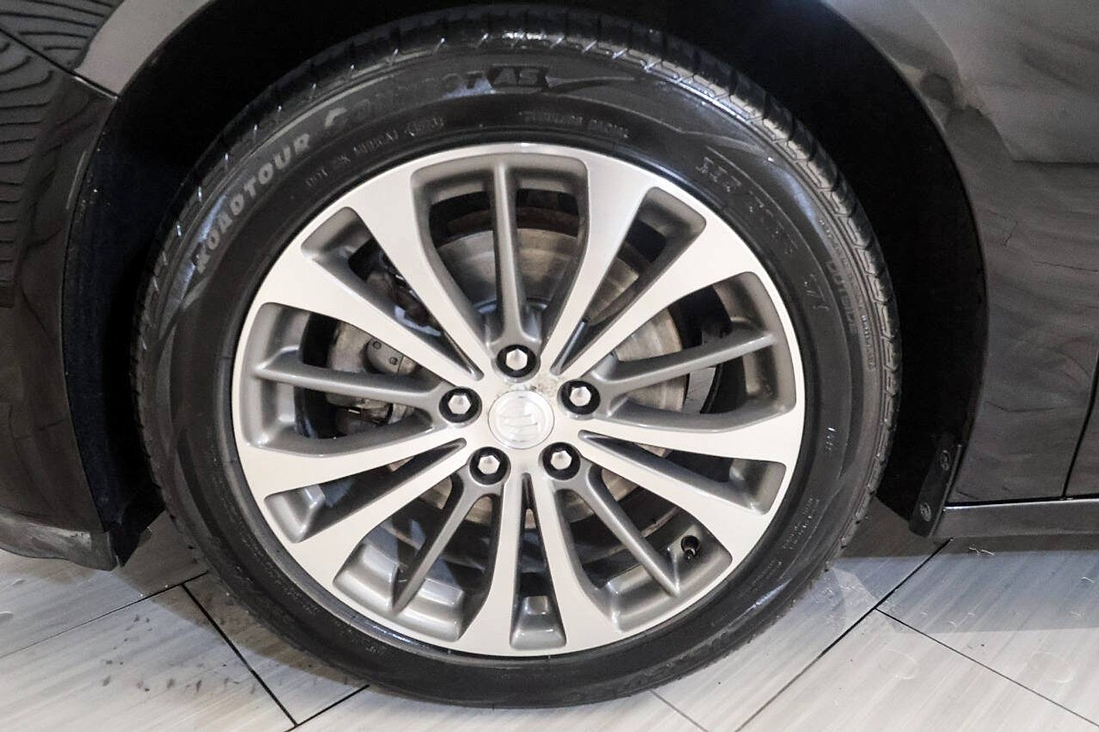 Used 2017 Buick LaCrosse Essence w/ Sun and Shade Package FWD image 10