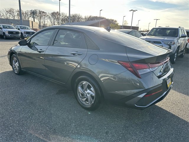 Used 2025 Hyundai Elantra SE image 7