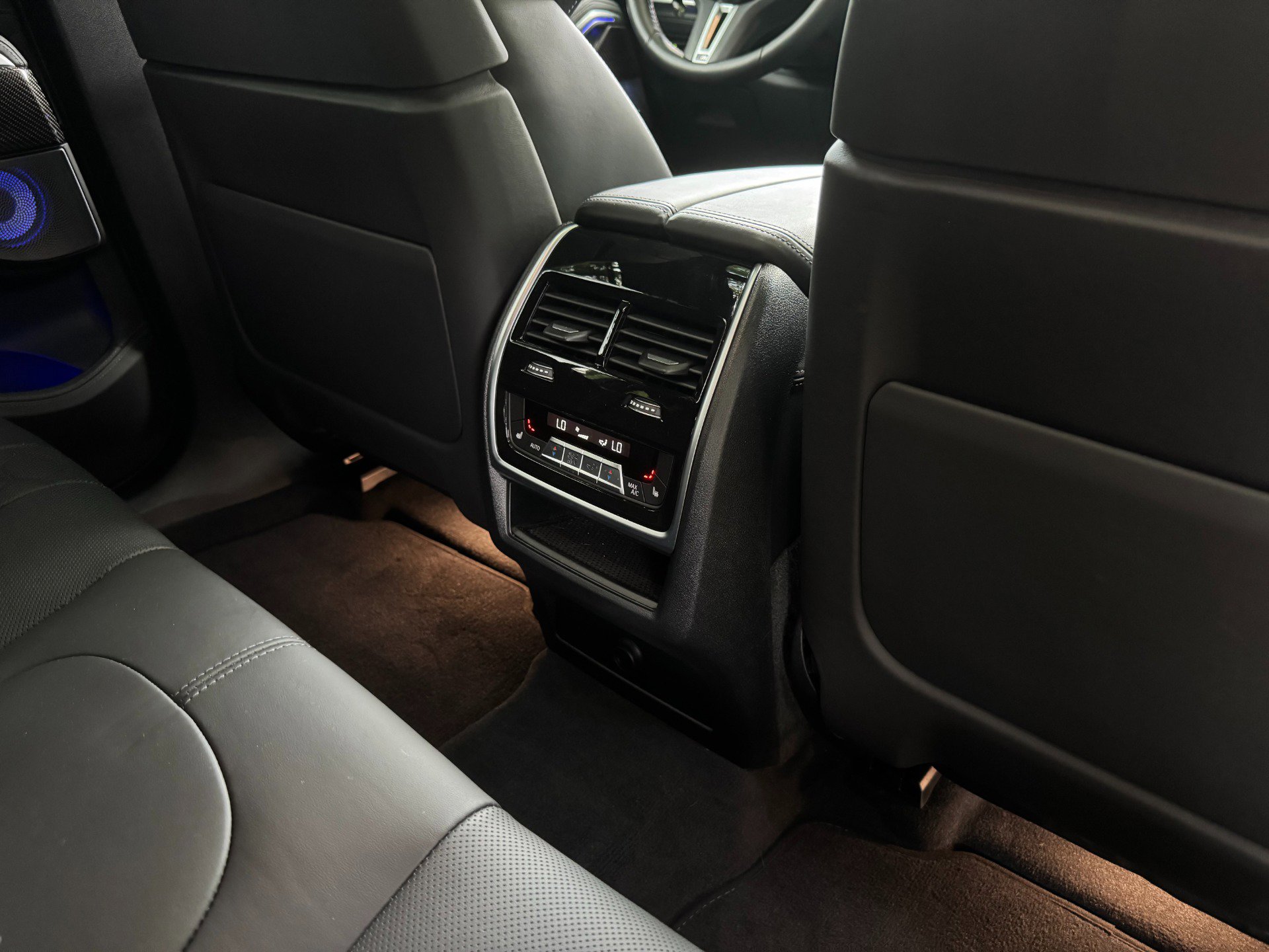 Used 2024 BMW X6 M Competition w/ Executive Package image 45