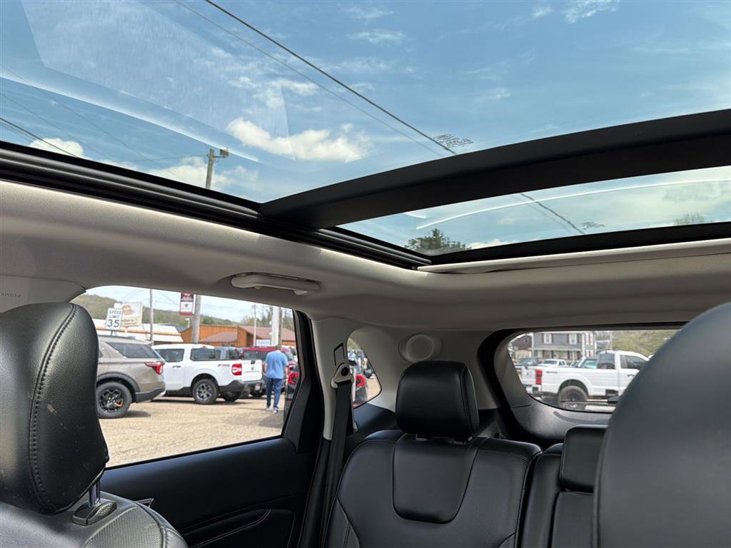 Used 2017 Ford Edge Titanium w/ Equipment Group 301A image 12