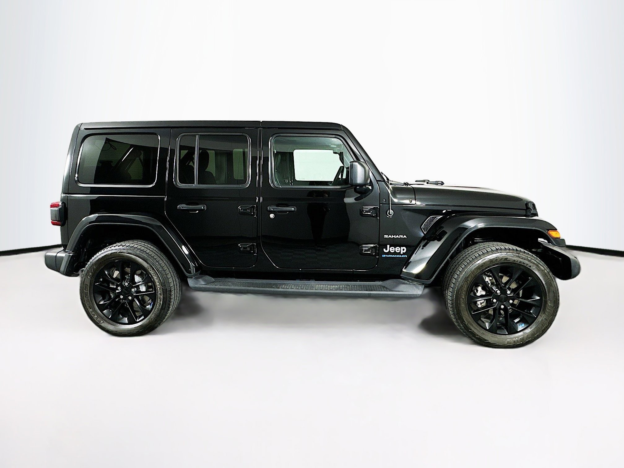 Used 2023 Jeep Wrangler Sahara w/ Cold Weather Group AWD/4WD image 10