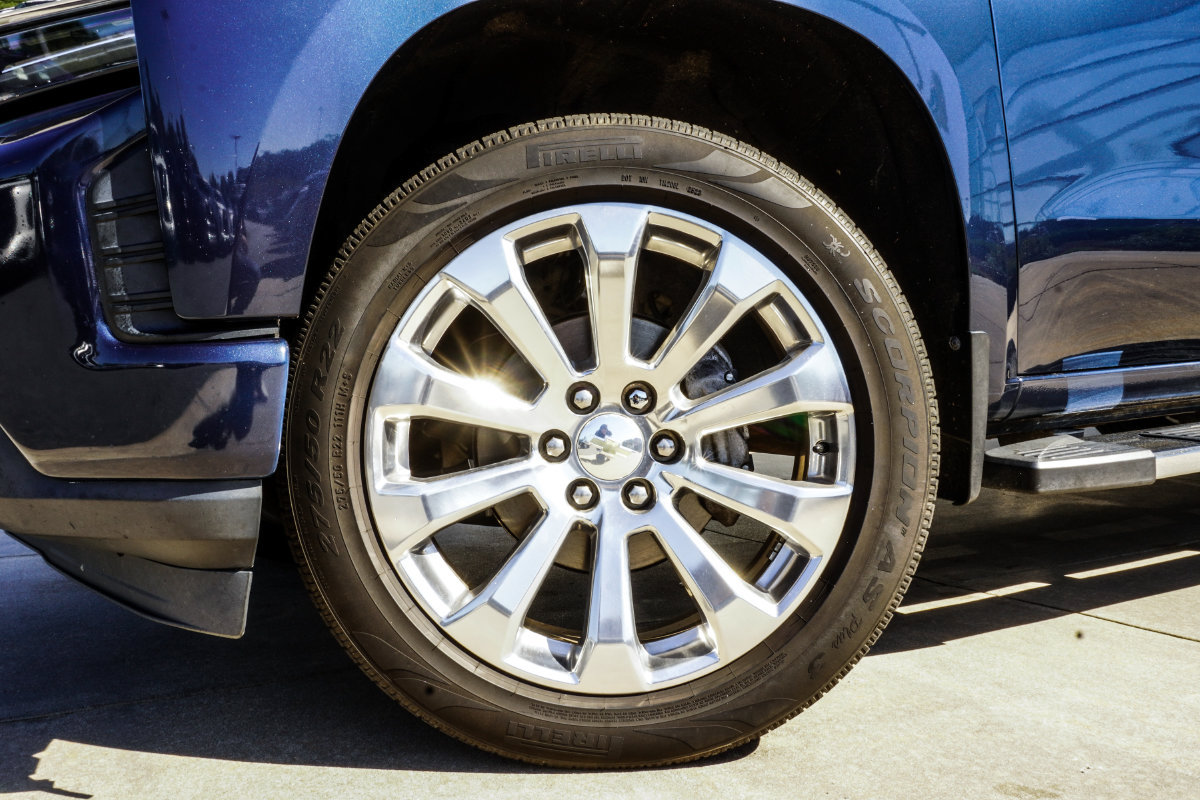 Used 2021 Chevrolet Silverado 1500 High Country w/ Technology Package AWD/4WD image 4