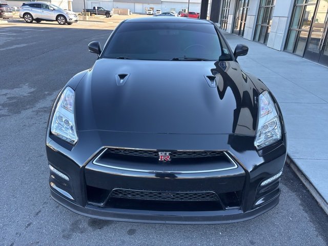 Used 2015 Nissan GT-R Premium image 2