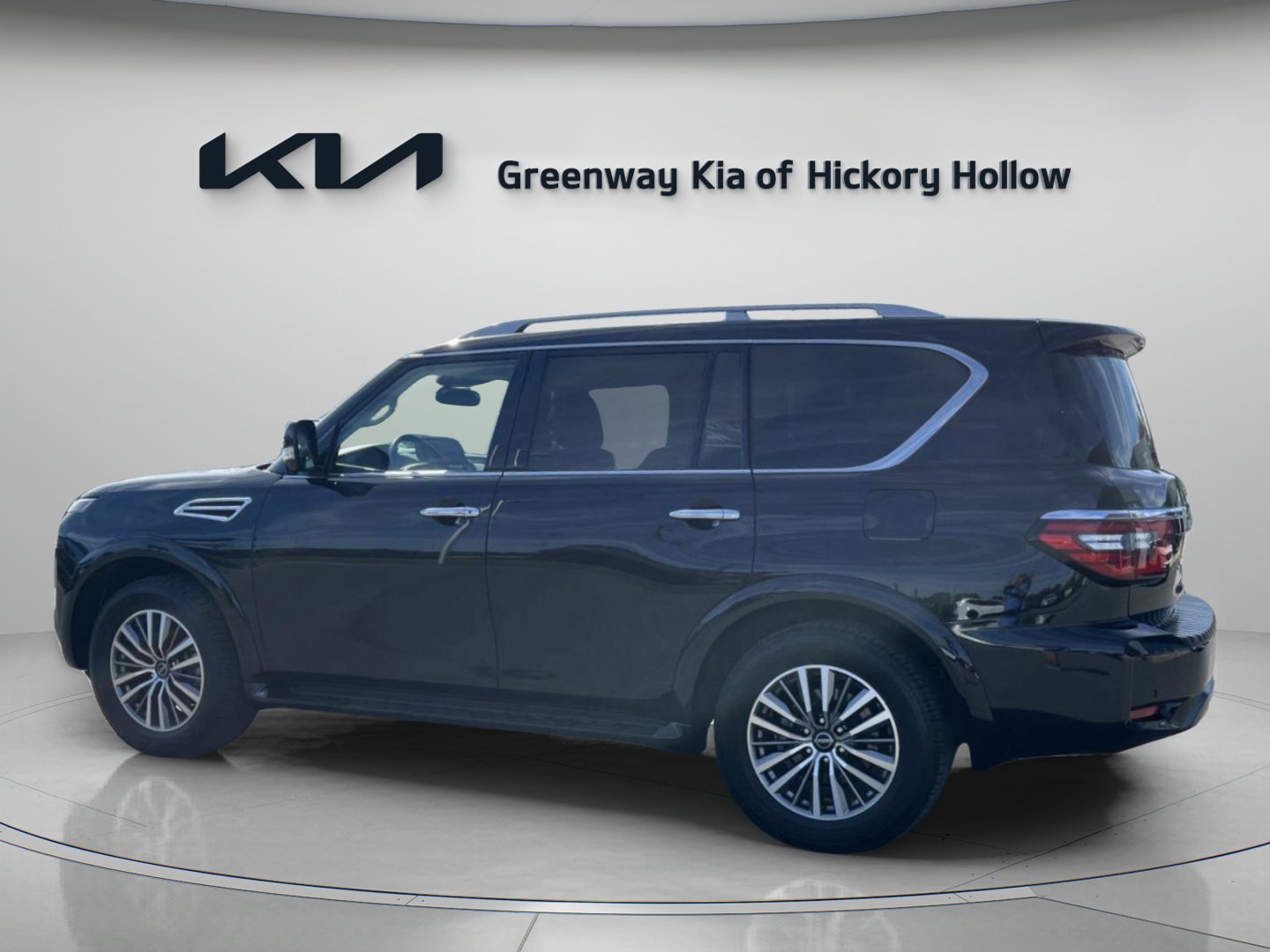 Used 2024 Nissan Armada SL w/ Captain's Chairs Package image 4