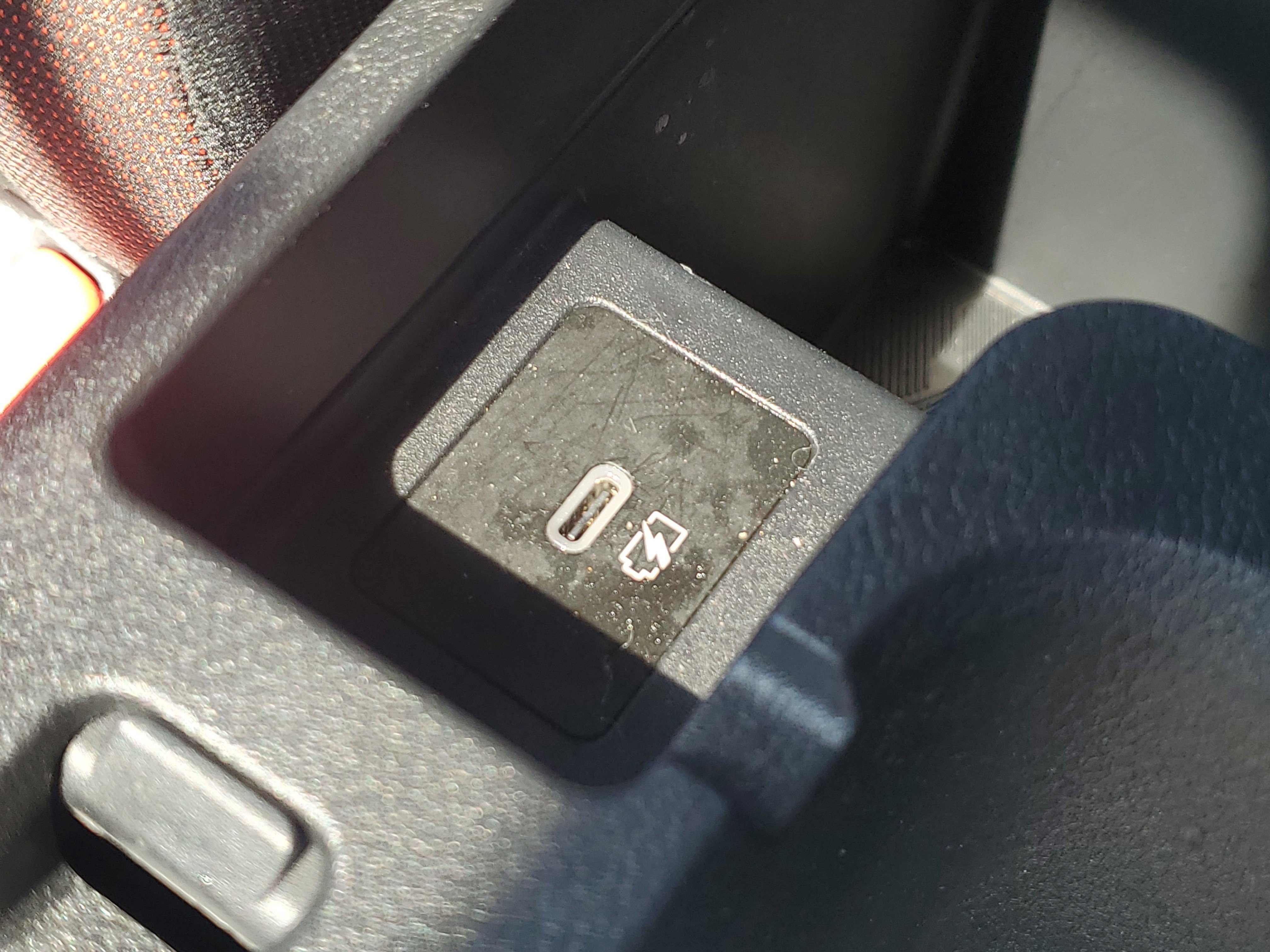 Used 2024 Nissan Versa SR image 8