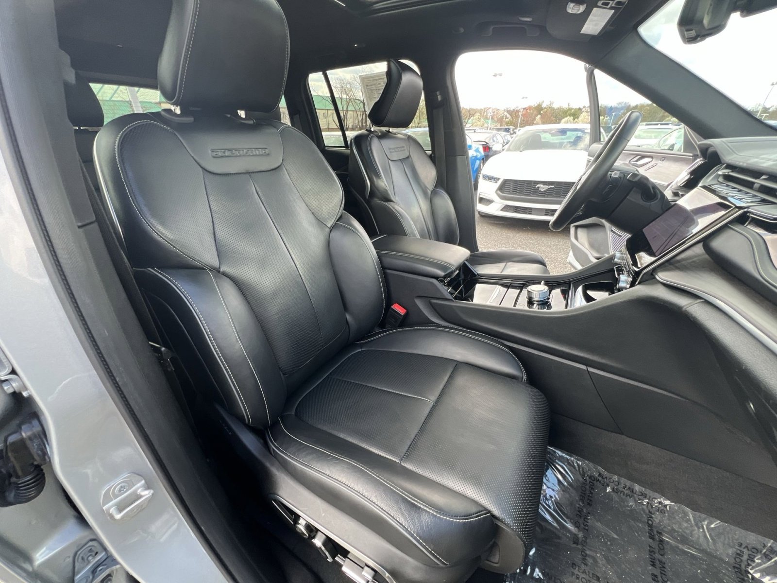 Used 2023 Jeep Grand Cherokee Overland w/ Adv Protech Group III image 27