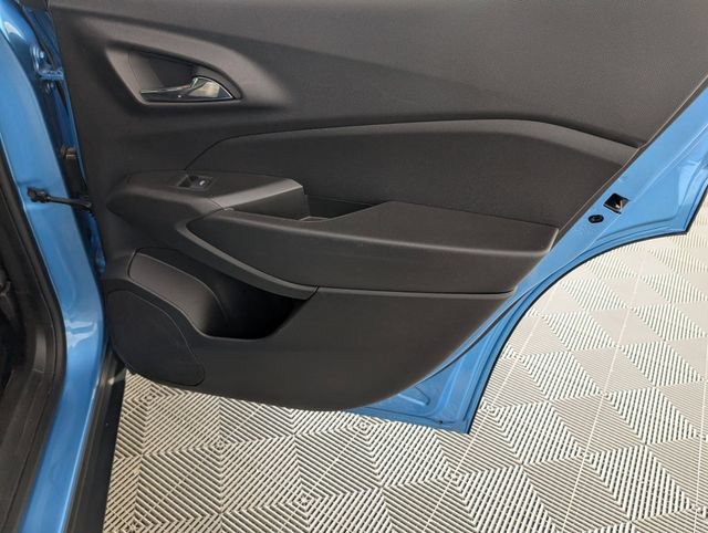 Used 2025 Chevrolet Trax RS FWD image 27