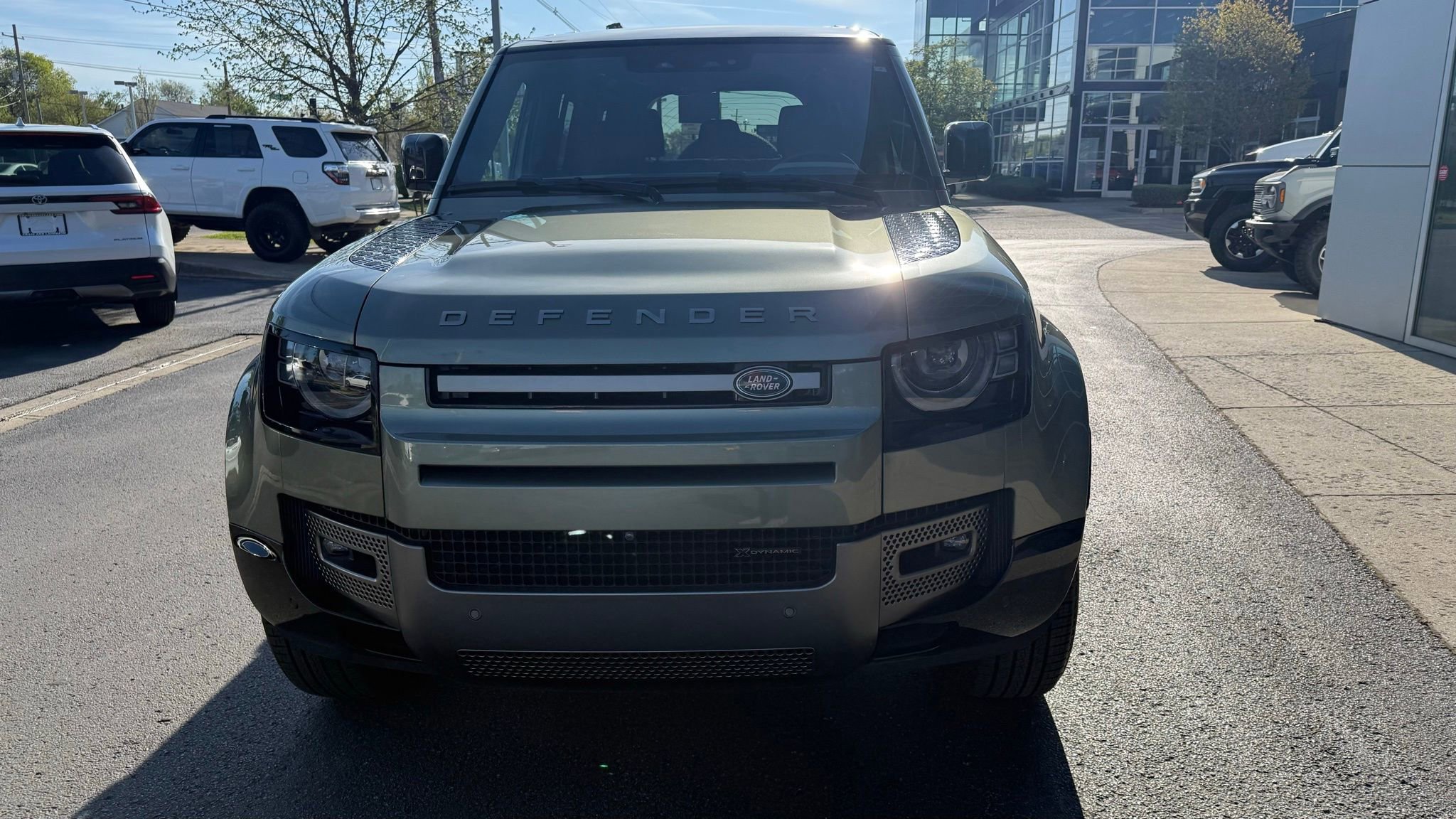 Used 2023 Land Rover Defender 110 X-Dynamic SE image 9