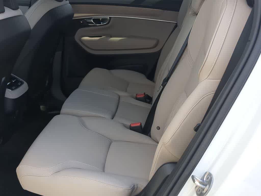 New 2026 Volvo XC90 B6 Plus w/ Protection Package Premier AWD/4WD image 18