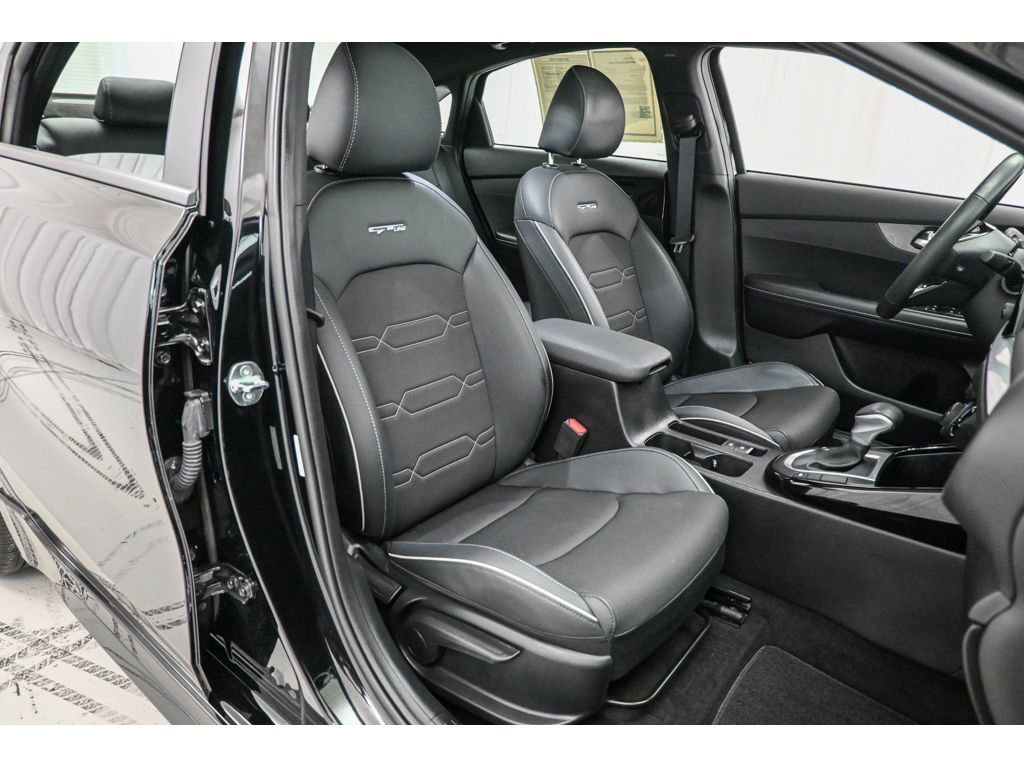 Used 2024 Kia Forte GT-Line w/ GT-Line Premium Package image 16