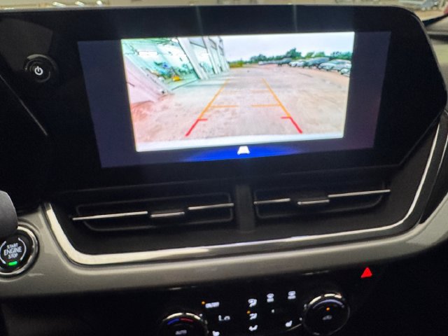 Used 2025 Chevrolet Trax LT w/ Driver Confidence Package FWD image 9