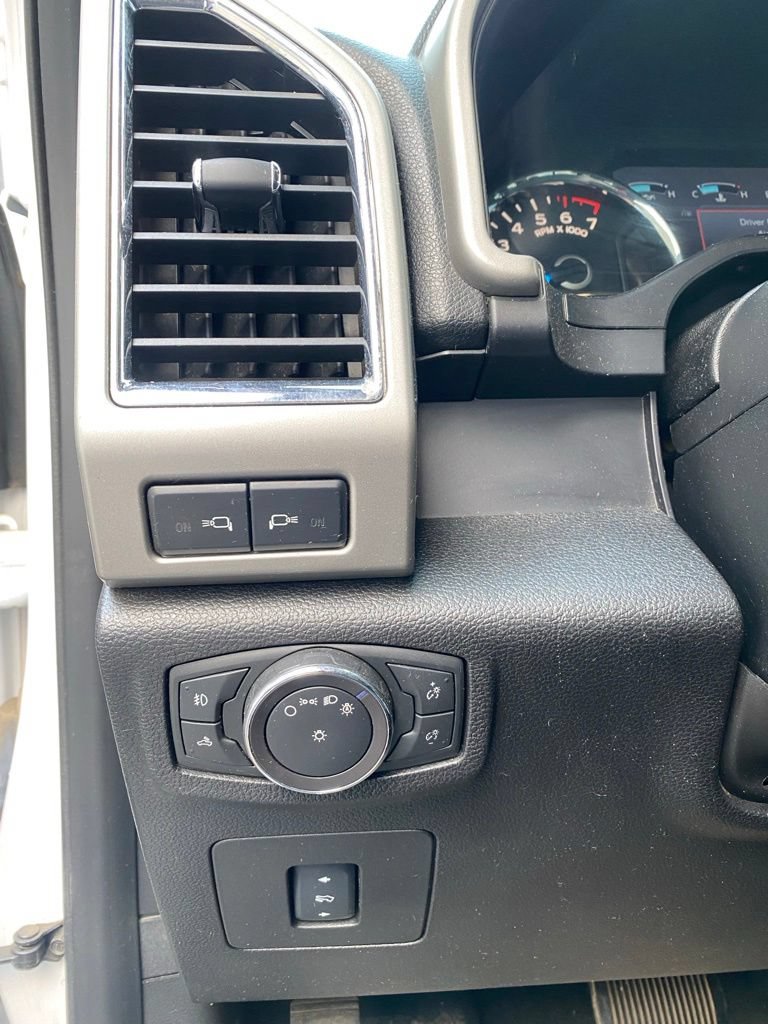 Used 2017 Ford F150 Lariat w/ Equipment Group 502A Luxury AWD/4WD image 12