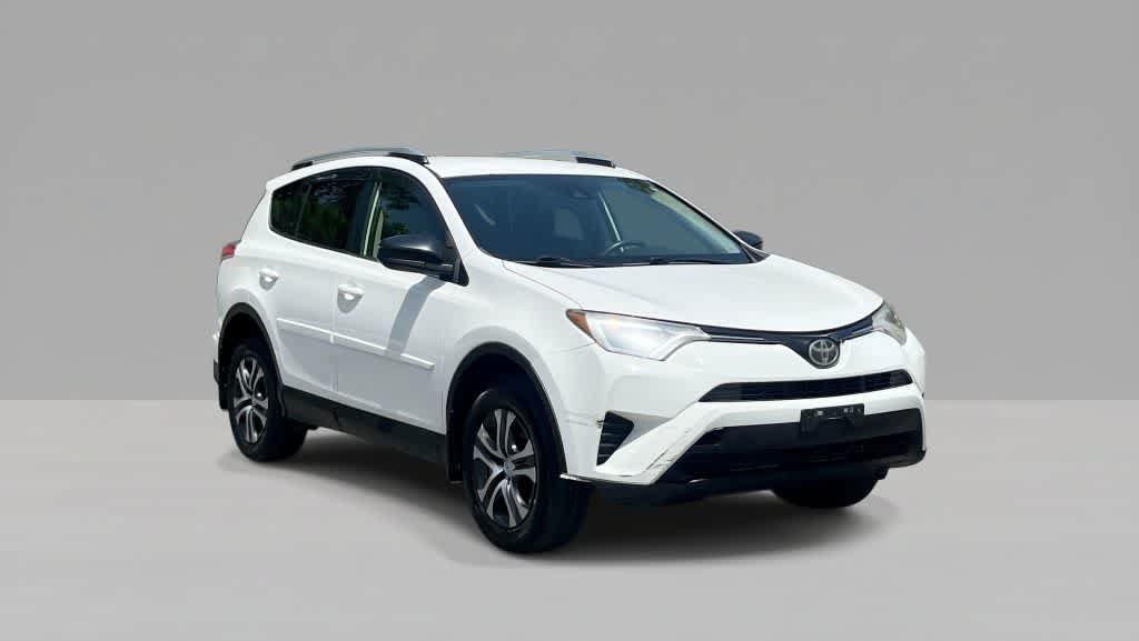 Used 2017 Toyota RAV4 LE AWD/4WD image 2