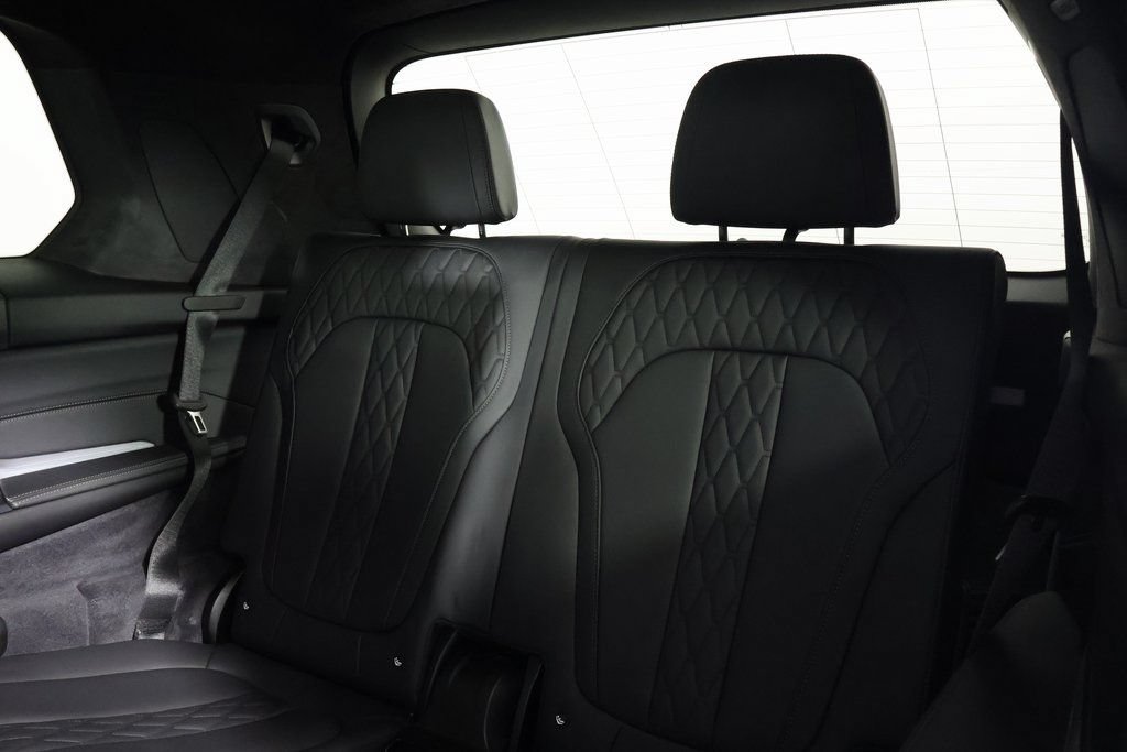 Used 2024 BMW X7 xDrive40i w/ Executive Package AWD/4WD image 12