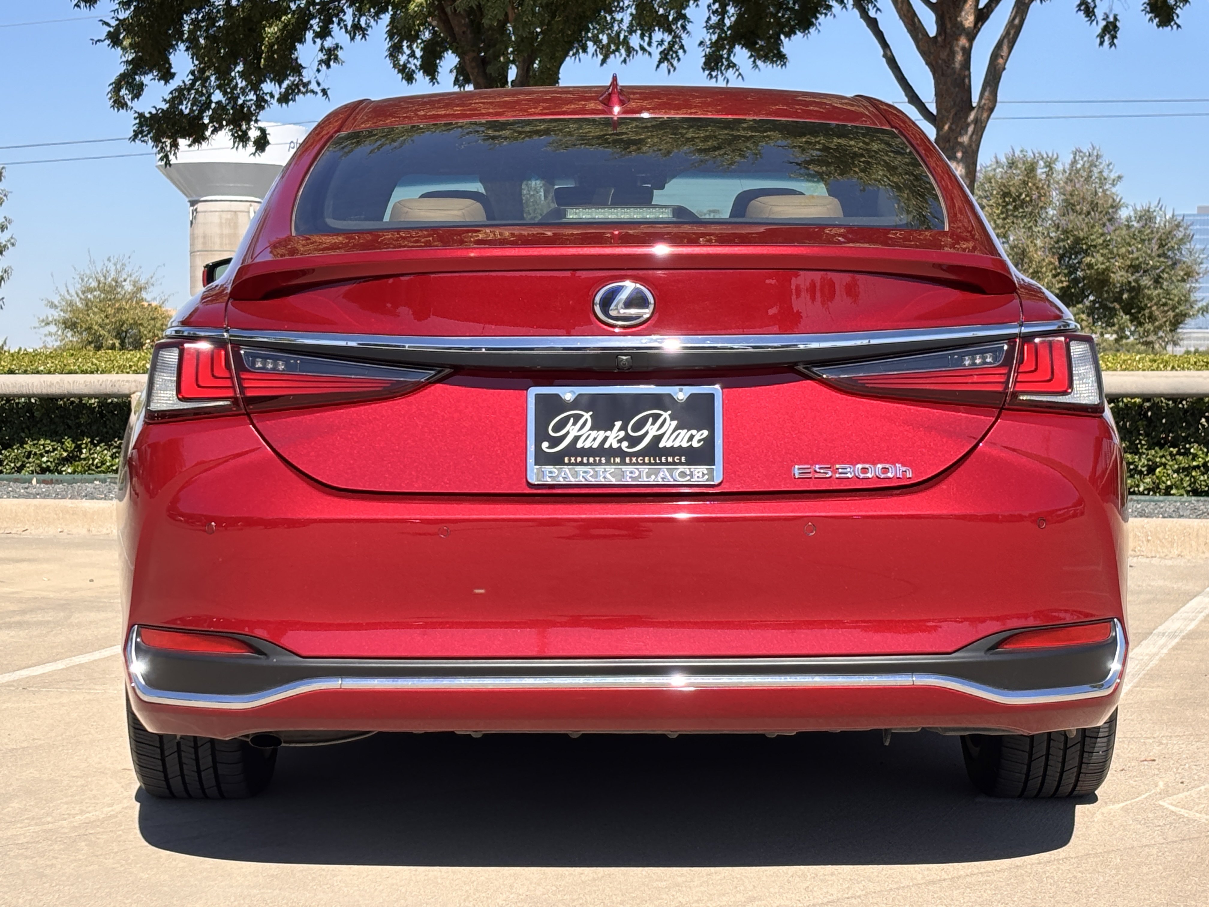 Used 2019 Lexus ES 300h Ultra Luxury FWD image 4