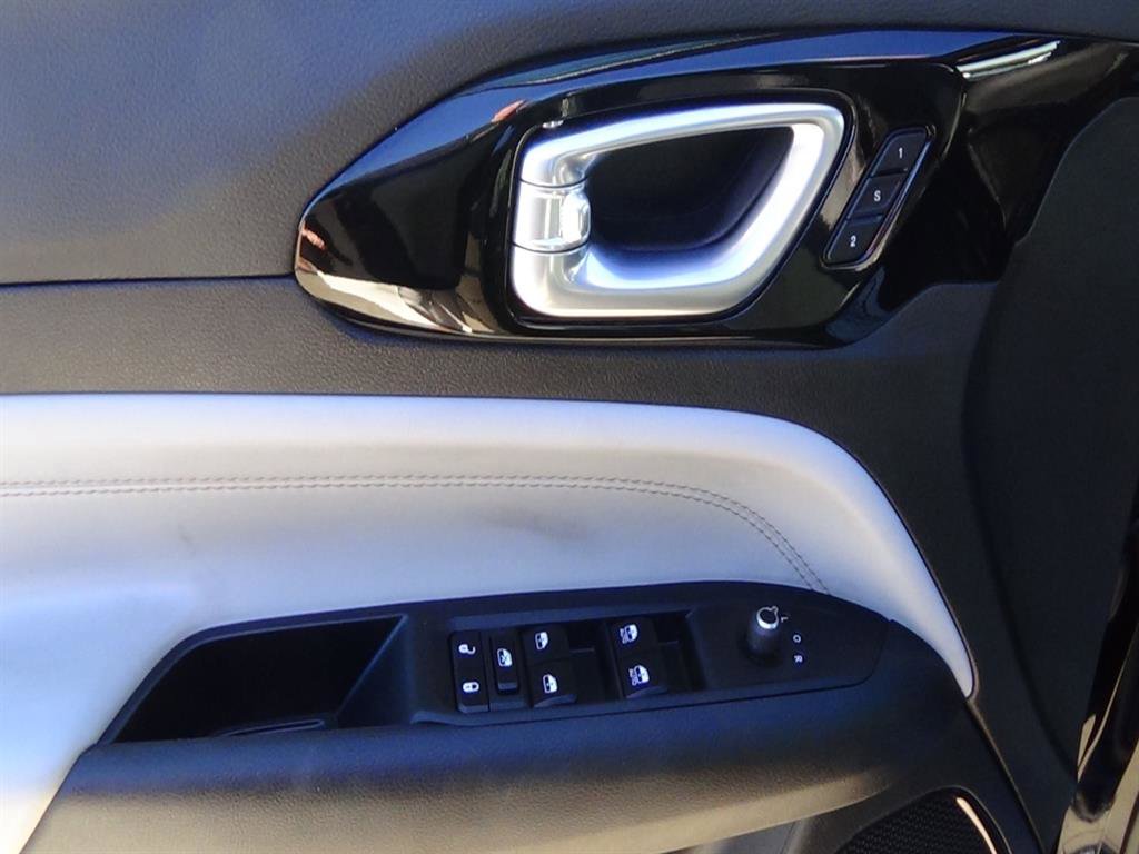 Used 2024 Jeep Compass Limited w/ Elite Group image 16