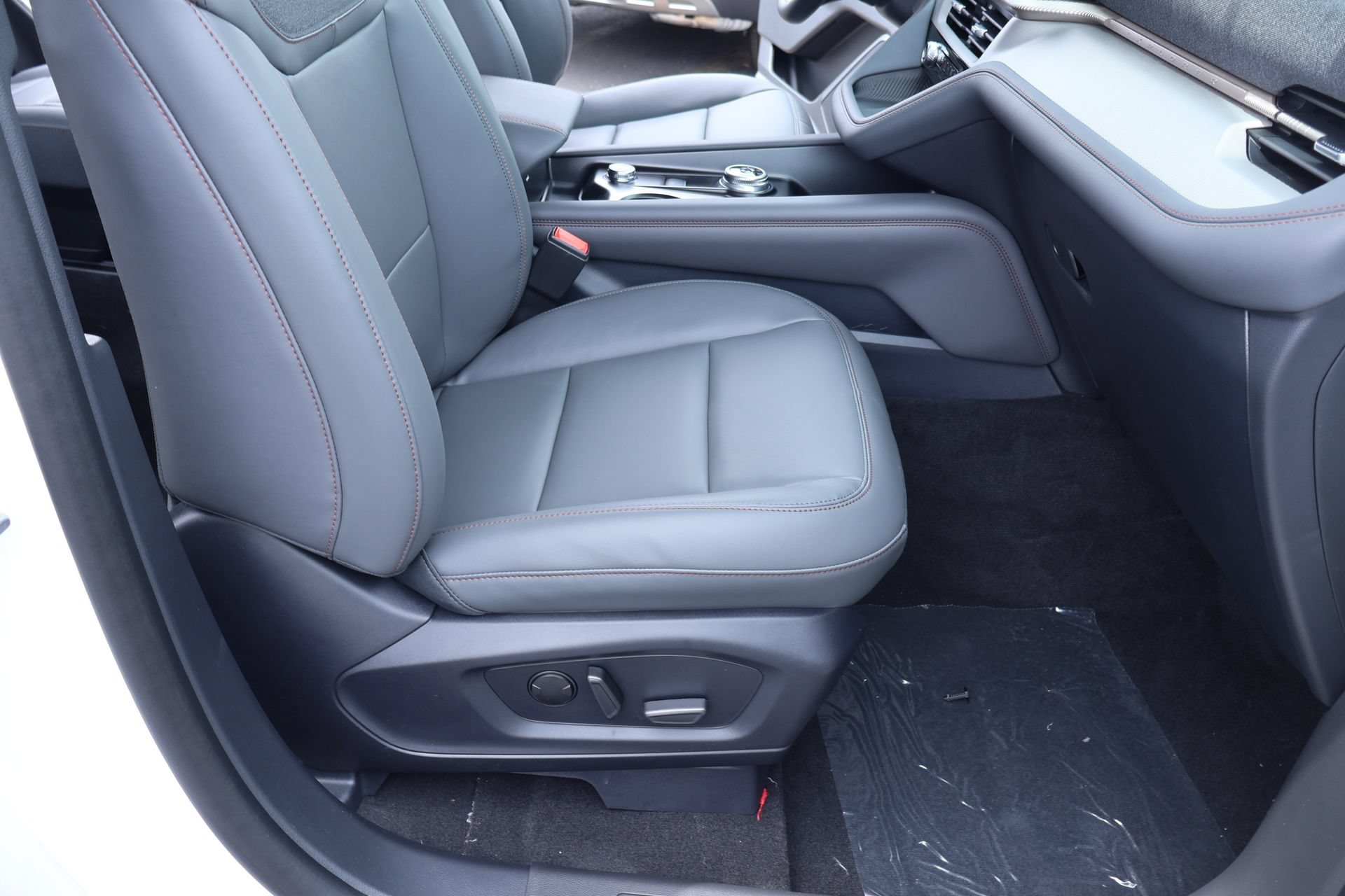 New 2026 Ford Explorer Active w/ Active Comfort Package AWD/4WD image 15