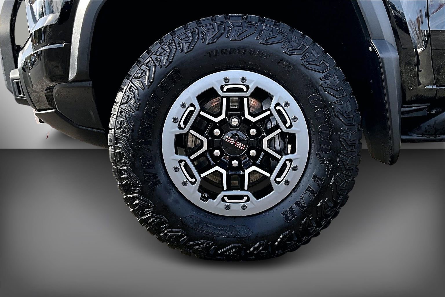 Used 2023 GMC Canyon AT4X w/ Edition 1 AWD/4WD image 8