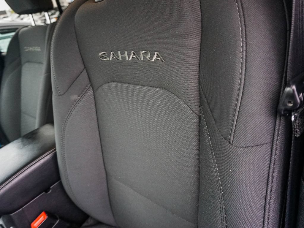 Used 2020 Jeep Wrangler Unlimited Sahara w/ Uconnect 4C Nav & Sound Group AWD/4WD image 21