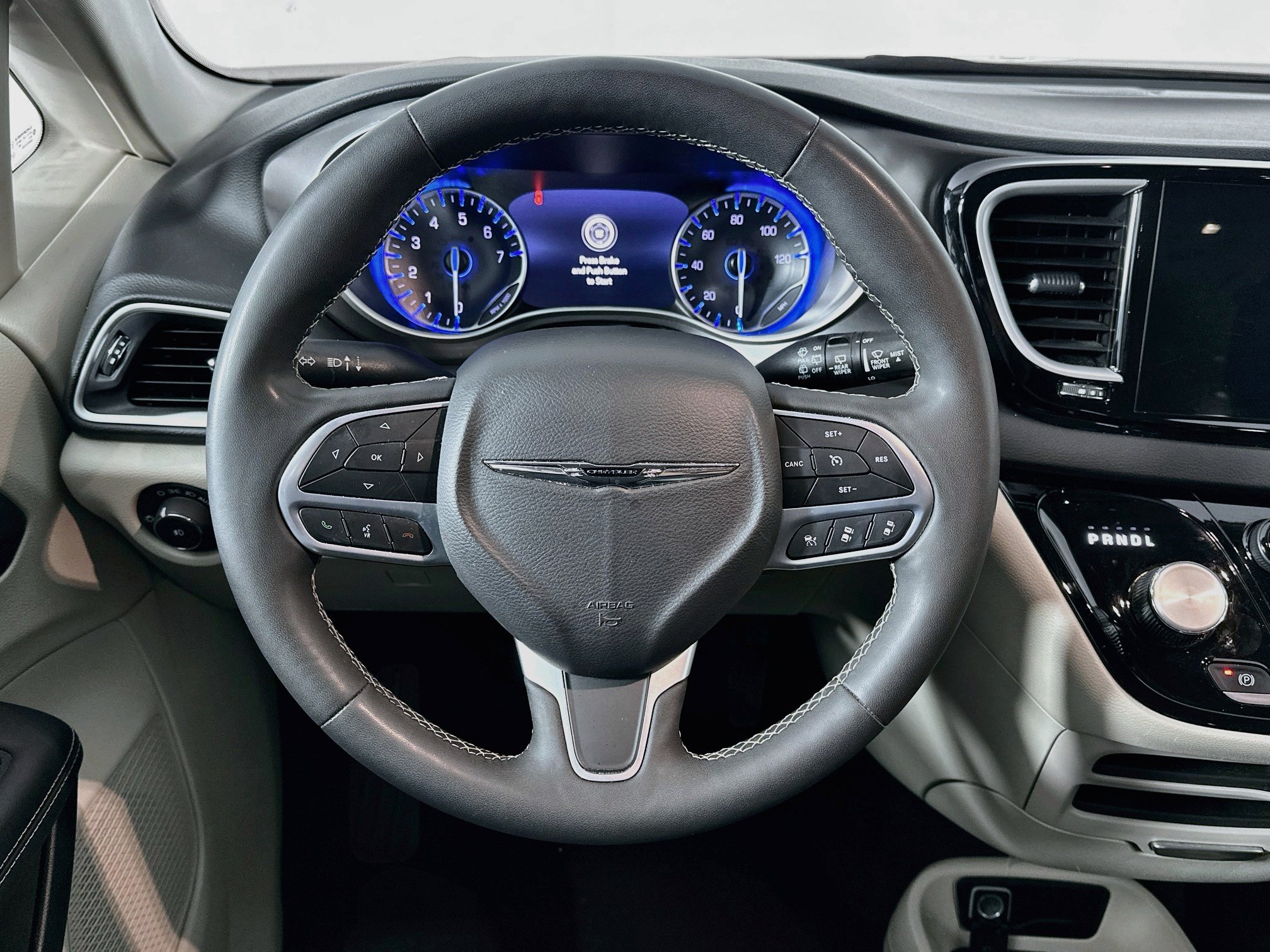 Used 2024 Chrysler Pacifica Touring-L FWD image 18