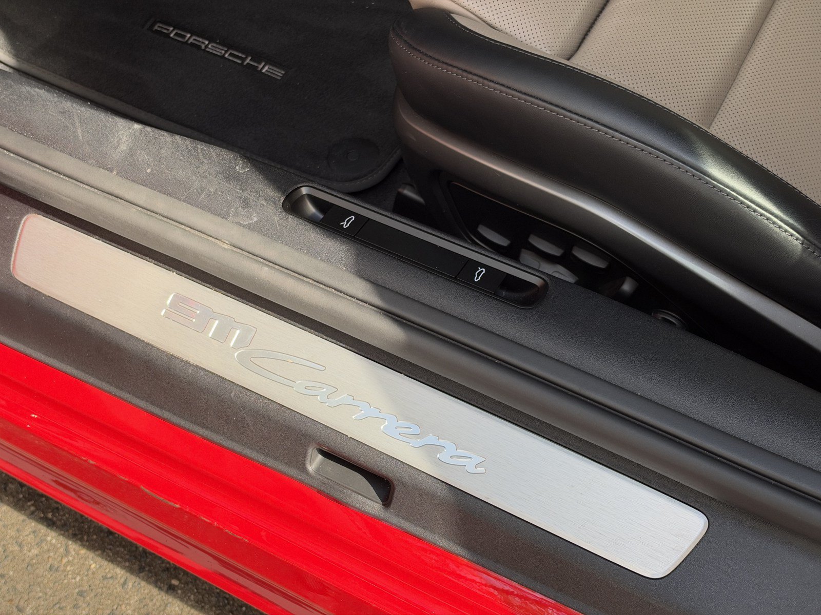 Used 2025 Porsche 911 Carrera RWD image 17