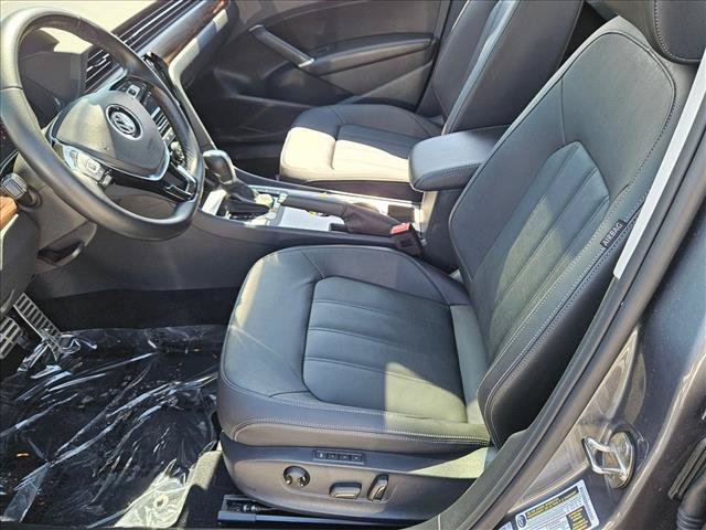 Used 2020 Volkswagen Passat 2.0T SEL FWD image 16