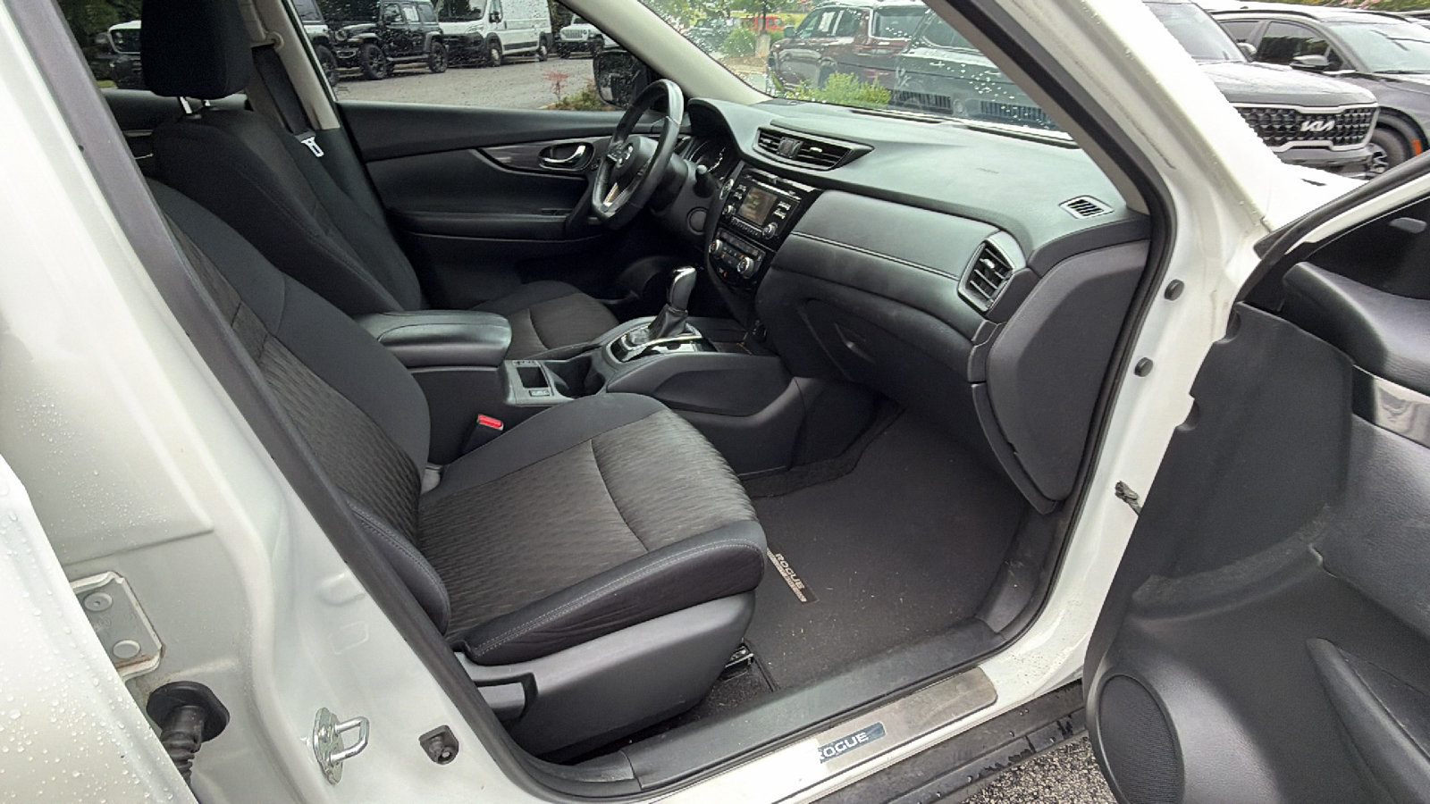 Used 2017 Nissan Rogue SV w/ Midnight Edition FWD image 19