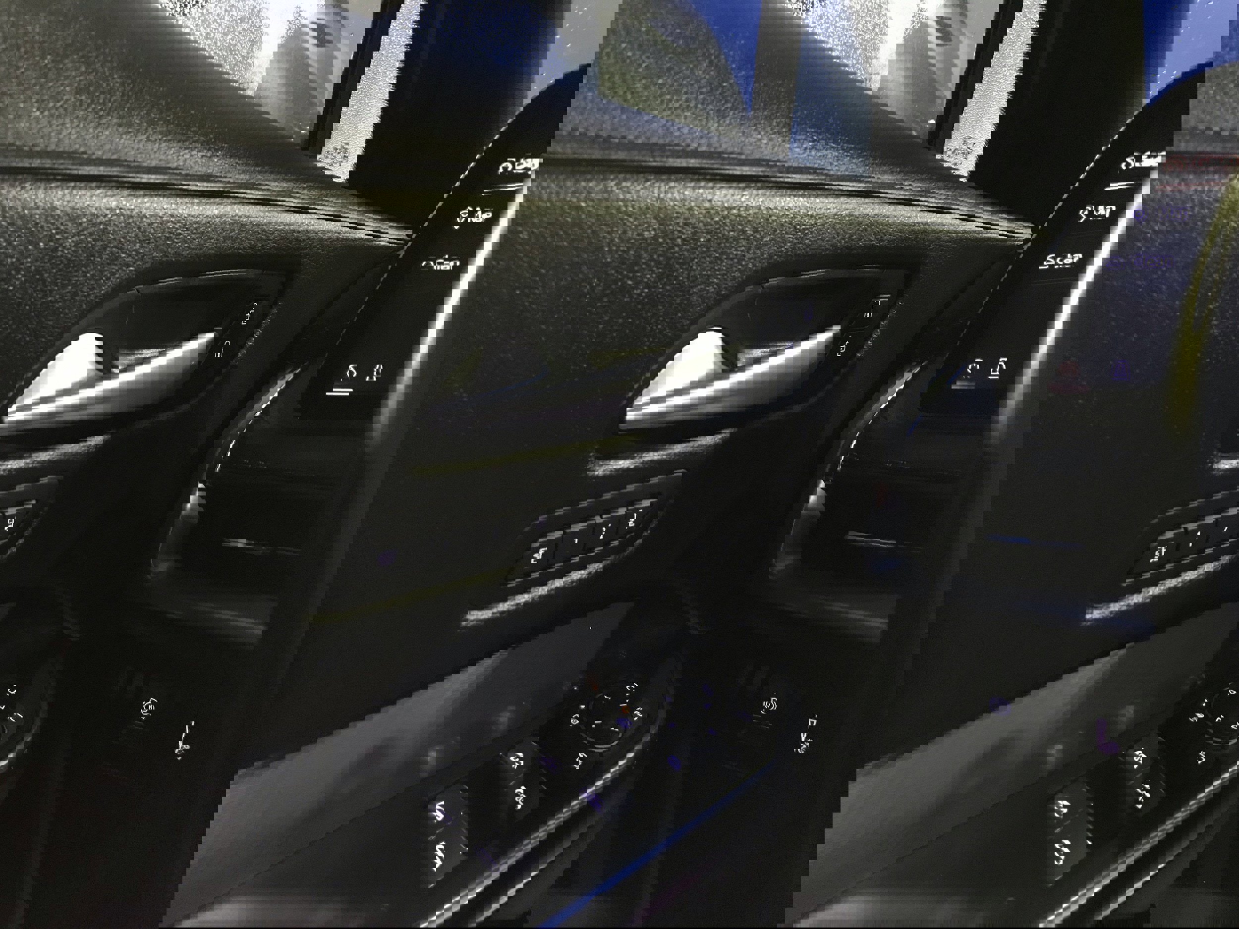 Used 2025 Cadillac XT4 Premium Luxury image 35