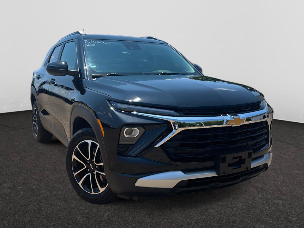 Used 2025 Chevrolet TrailBlazer LT w/ Driver Confidence Package AWD/4WD image 1