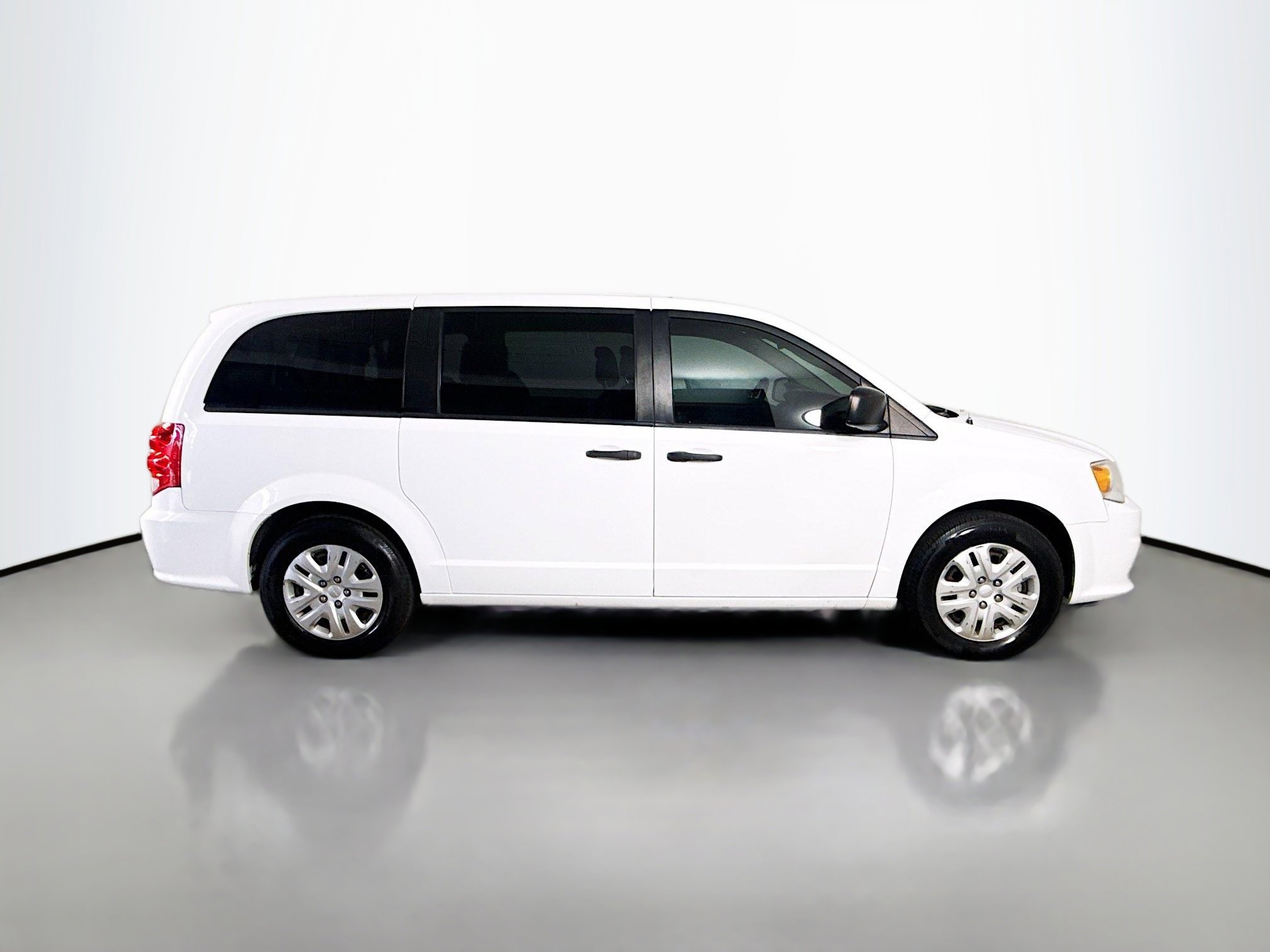 Used 2019 Dodge Grand Caravan SE image 11