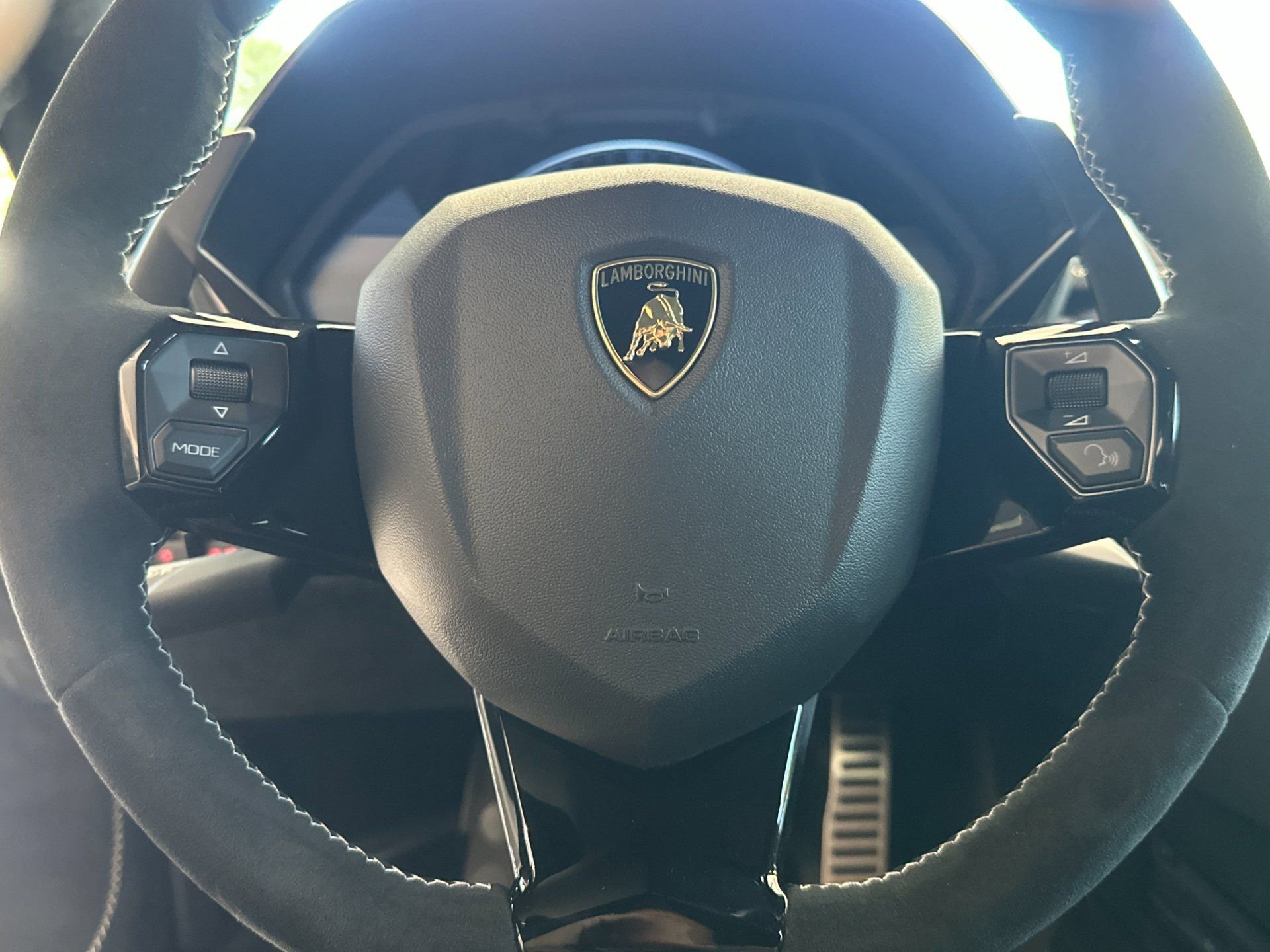 Used 2021 Lamborghini Aventador SVJ image 24