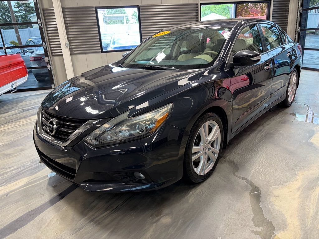 Used 2017 Nissan Altima 3.5 SL w/ 3.5SL Technology Package FWD image 3