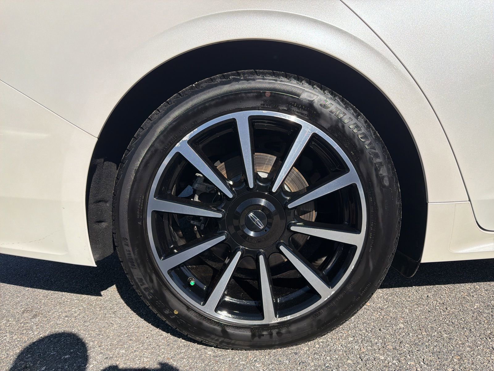 Used 2017 Lincoln Continental Reserve w/ Technology Package image 16