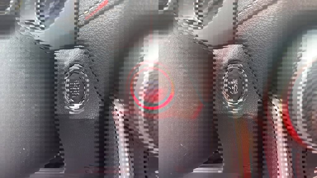 Used 2021 Toyota RAV4 XLE w/ Carpet Mat Package (TMS) AWD/4WD image 25