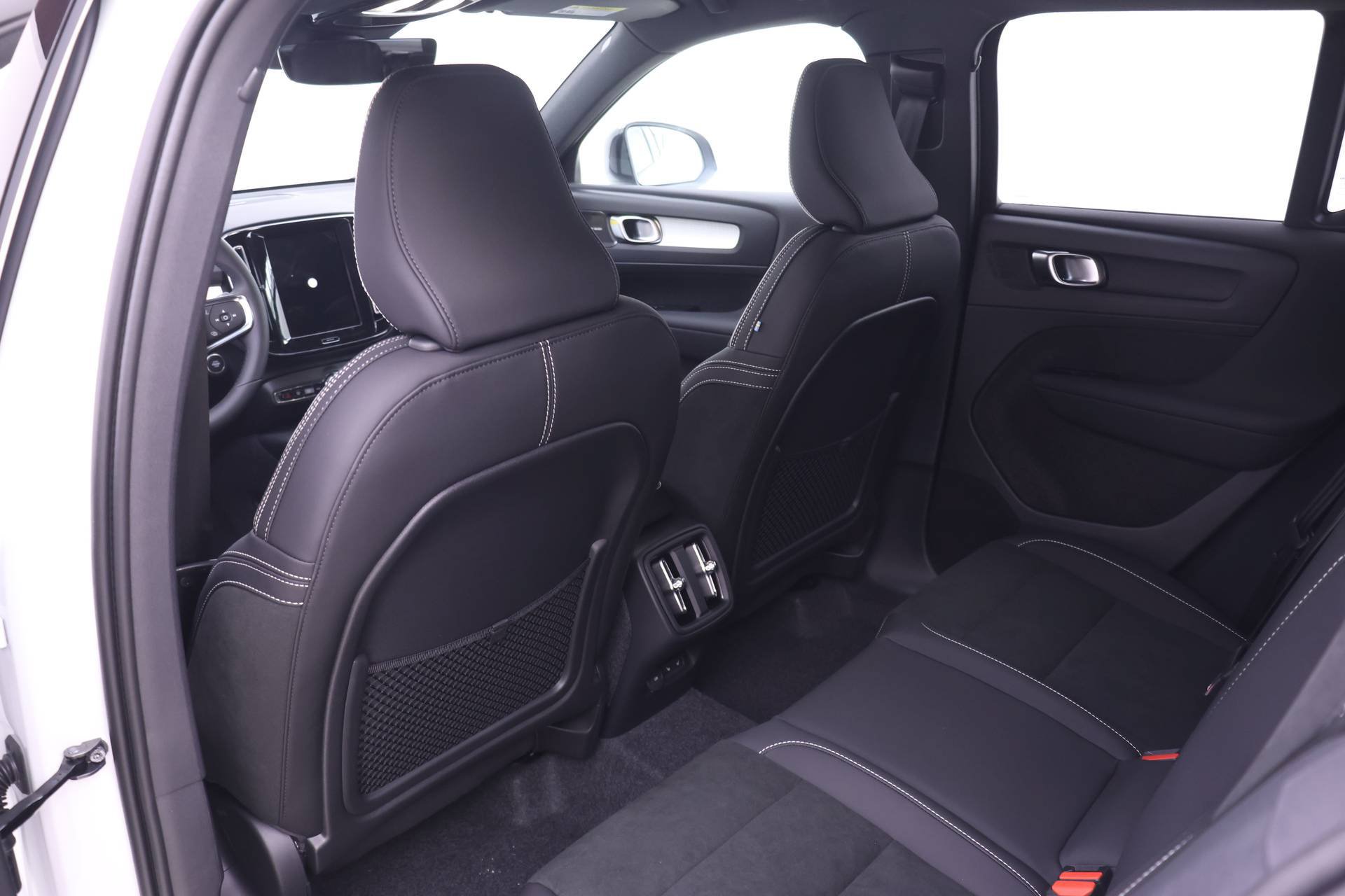 New 2026 Volvo XC40 B5 Ultra w/ Protection Package Premier AWD/4WD image 13