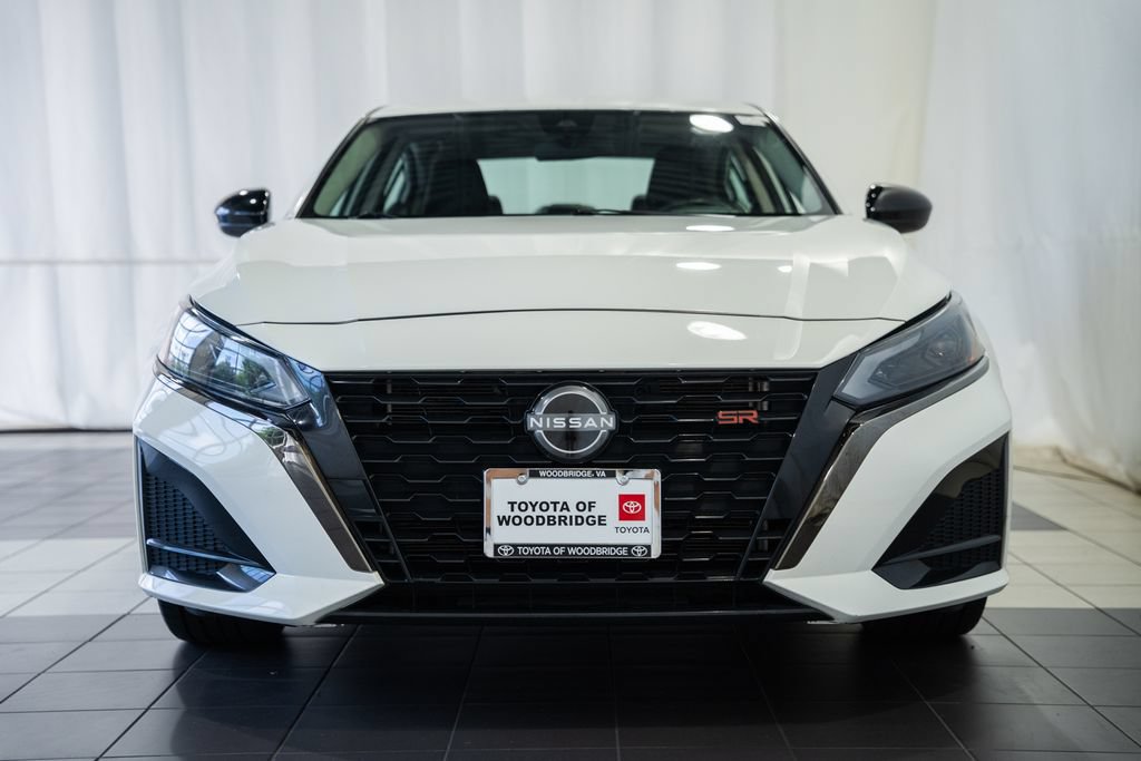 Used 2024 Nissan Altima 2.5 SR FWD image 2