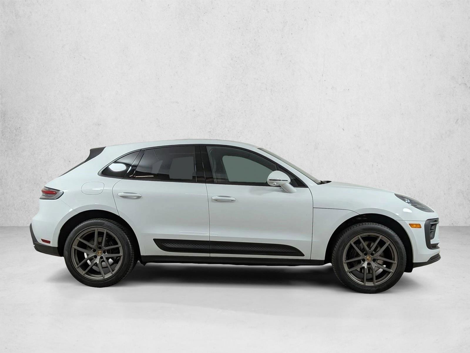Certified 2025 Porsche Macan Turbo AWD/4WD image 7