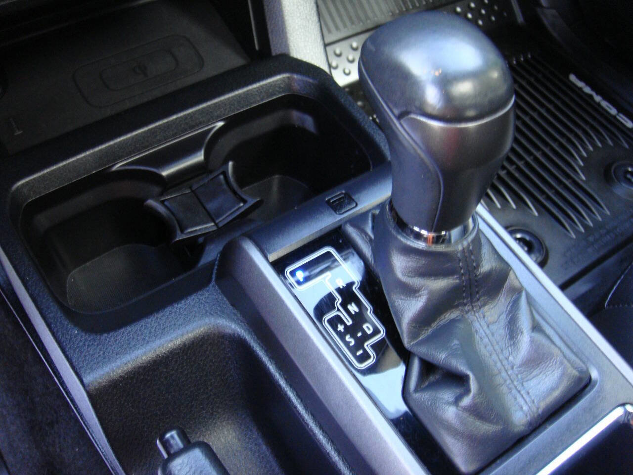 Used 2019 Toyota Tacoma TRD Sport image 19