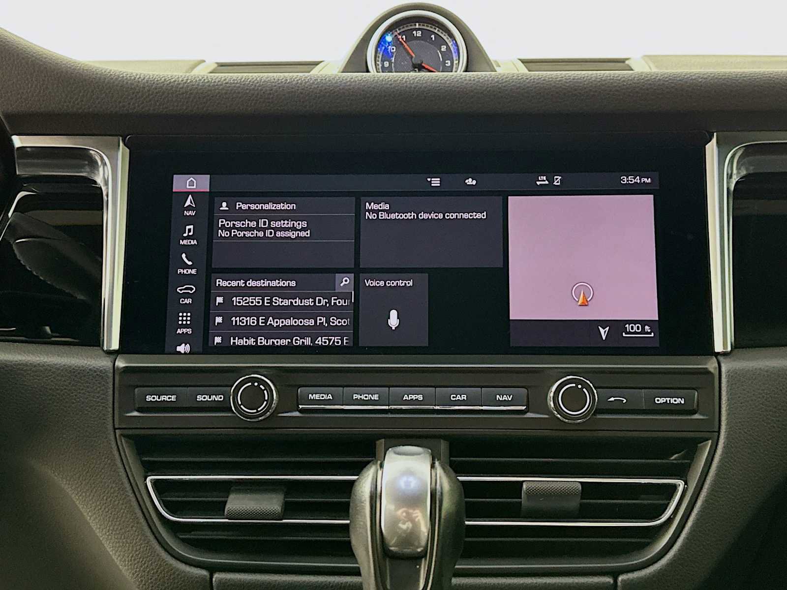 Certified 2020 Porsche Macan image 17