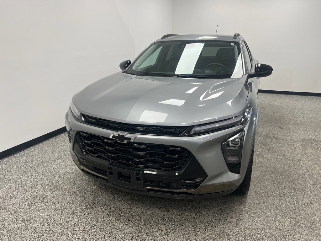 Used 2025 Chevrolet Trax ACTIV w/ Driver Confidence Package image 3