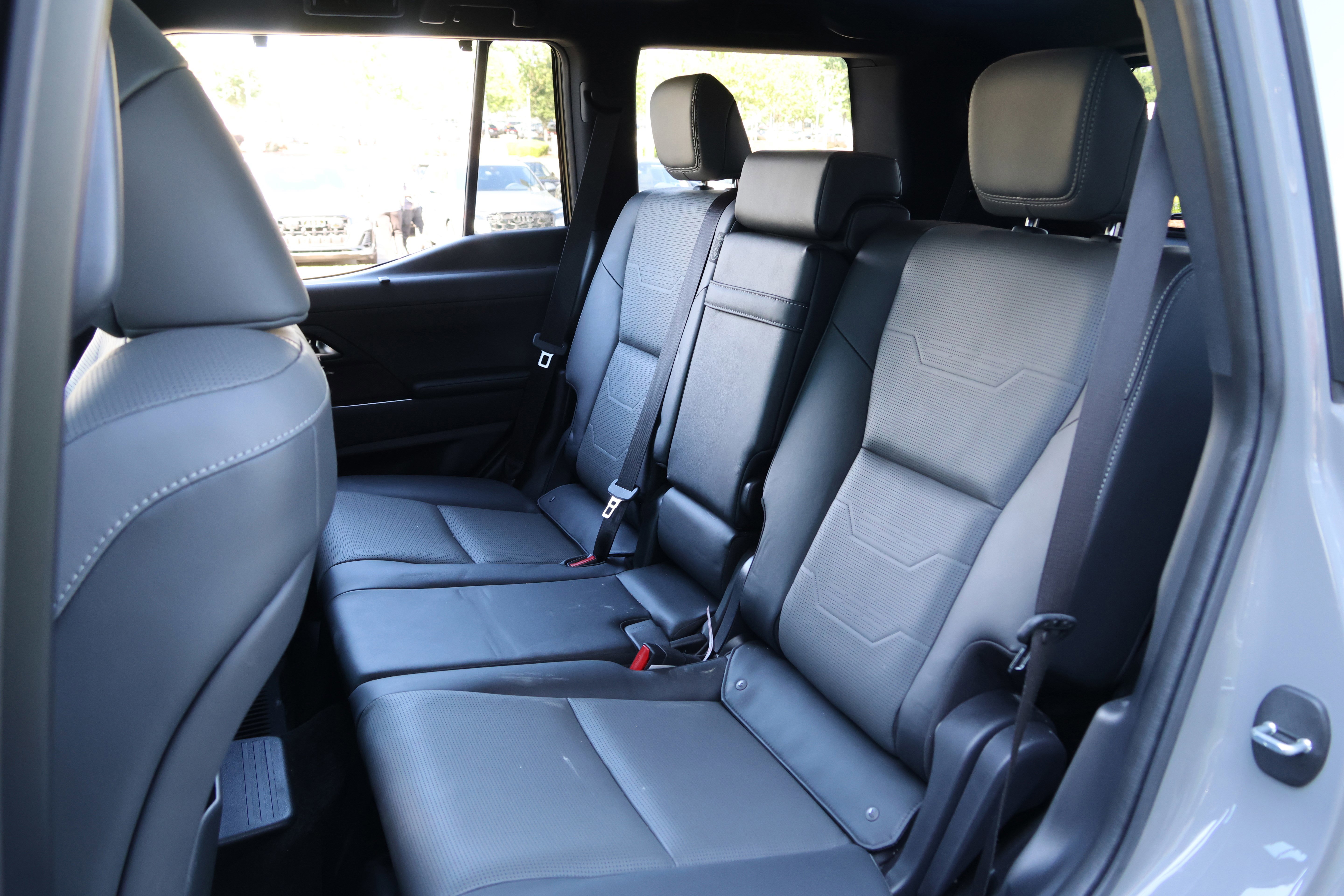Used 2024 Lexus GX 550 w/ Accessory Package (2T) AWD/4WD image 38