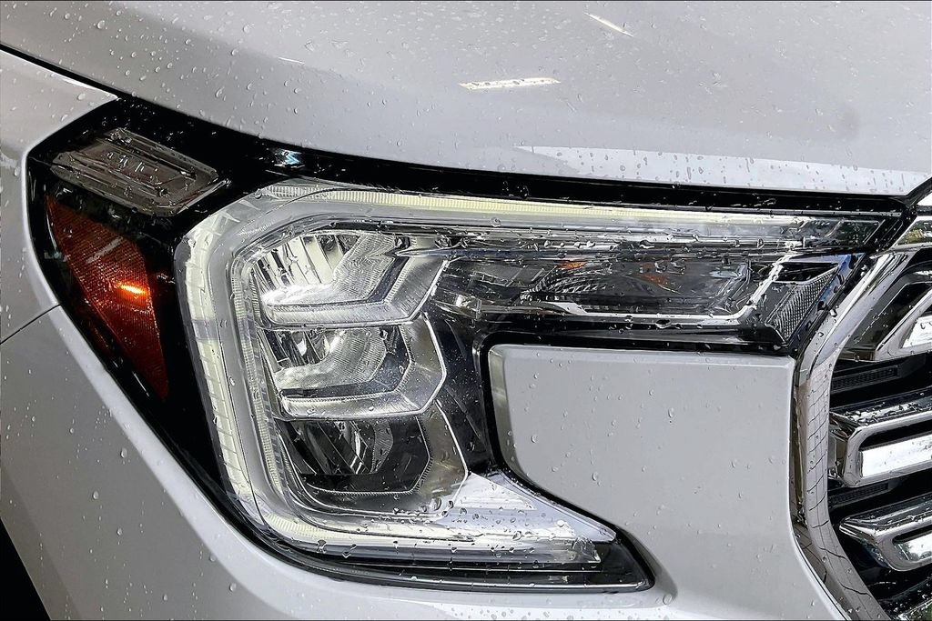 Used 2024 GMC Terrain SLT AWD/4WD image 25