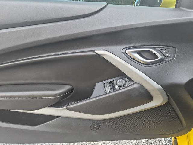 Used 2018 Chevrolet Camaro SS RWD image 9