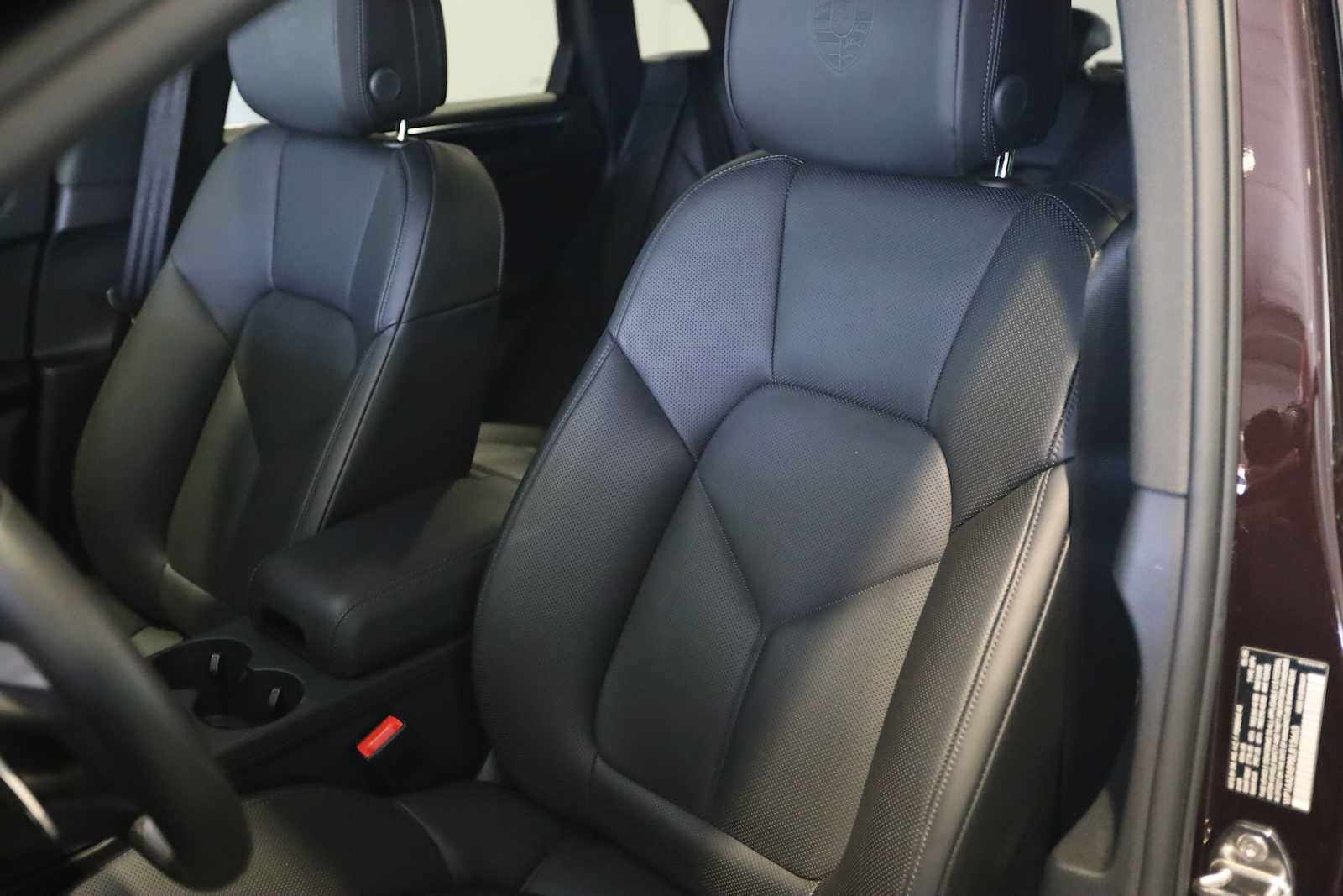Used 2025 Porsche Macan Turbo AWD/4WD image 5