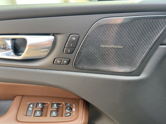 Certified 2025 Volvo XC60 B5 Ultra image 27