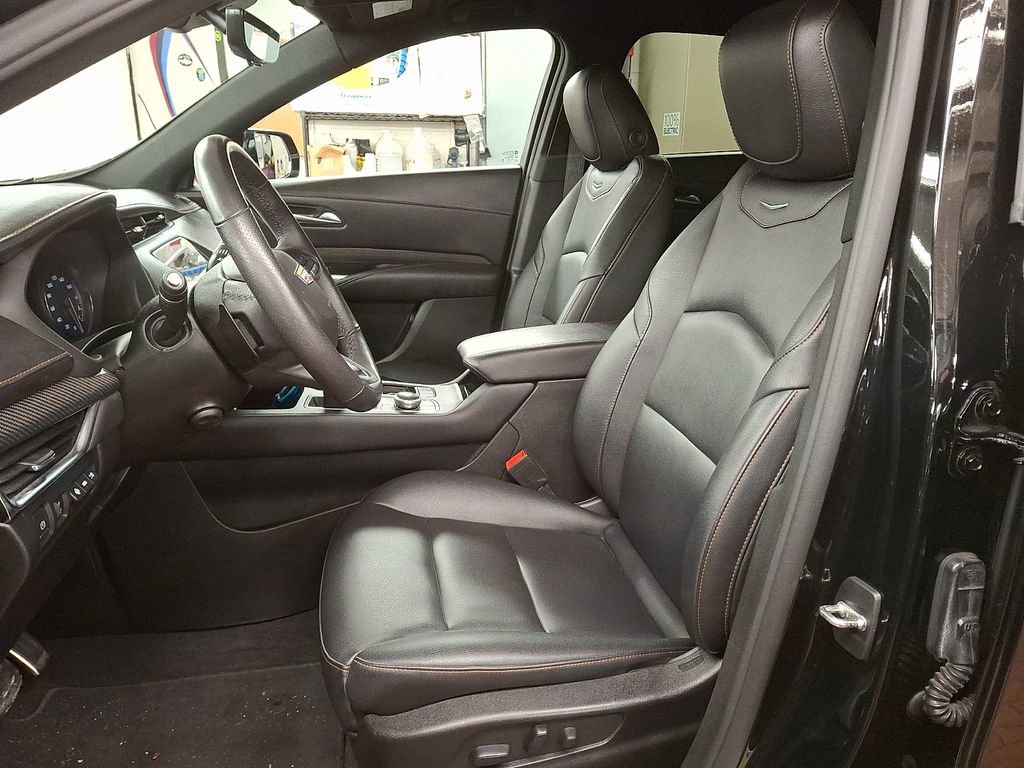 Used 2022 Cadillac XT4 Sport w/ LPO, Onyx Lite Package image 9